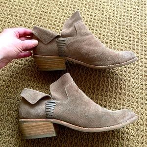 Dolce Vita Ankle Booties. Tan size 7